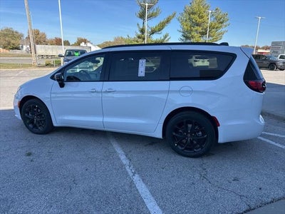 2026 Chrysler Pacifica PACIFICA SELECT AWD