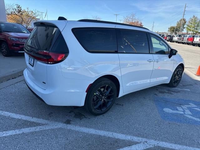2026 Chrysler Pacifica PACIFICA SELECT AWD