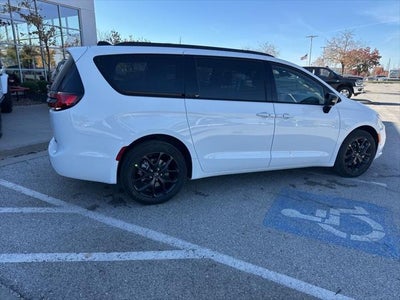 2026 Chrysler Pacifica PACIFICA SELECT AWD