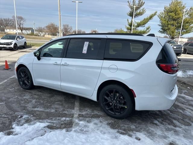 2026 Chrysler Pacifica PACIFICA SELECT AWD