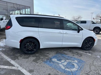 2026 Chrysler Pacifica PACIFICA SELECT AWD