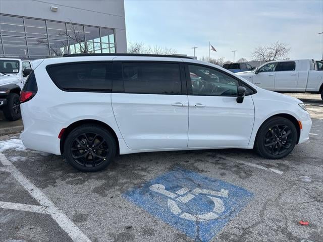 2026 Chrysler Pacifica PACIFICA SELECT AWD