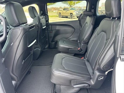 2026 Chrysler Pacifica PACIFICA SELECT AWD