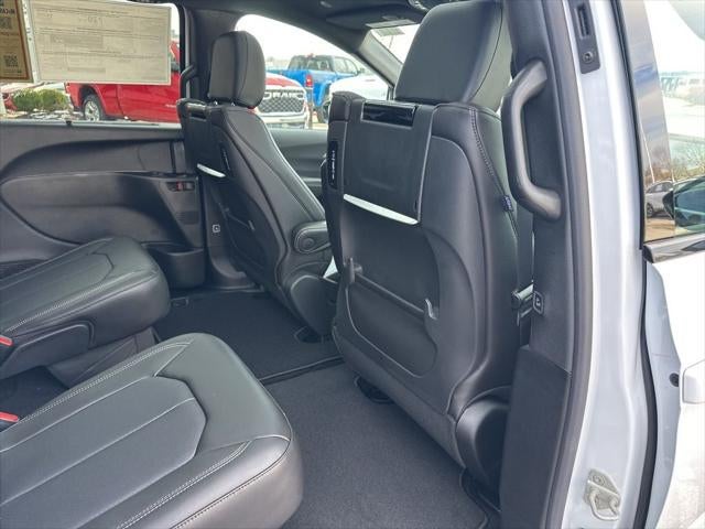 2026 Chrysler Pacifica PACIFICA SELECT AWD