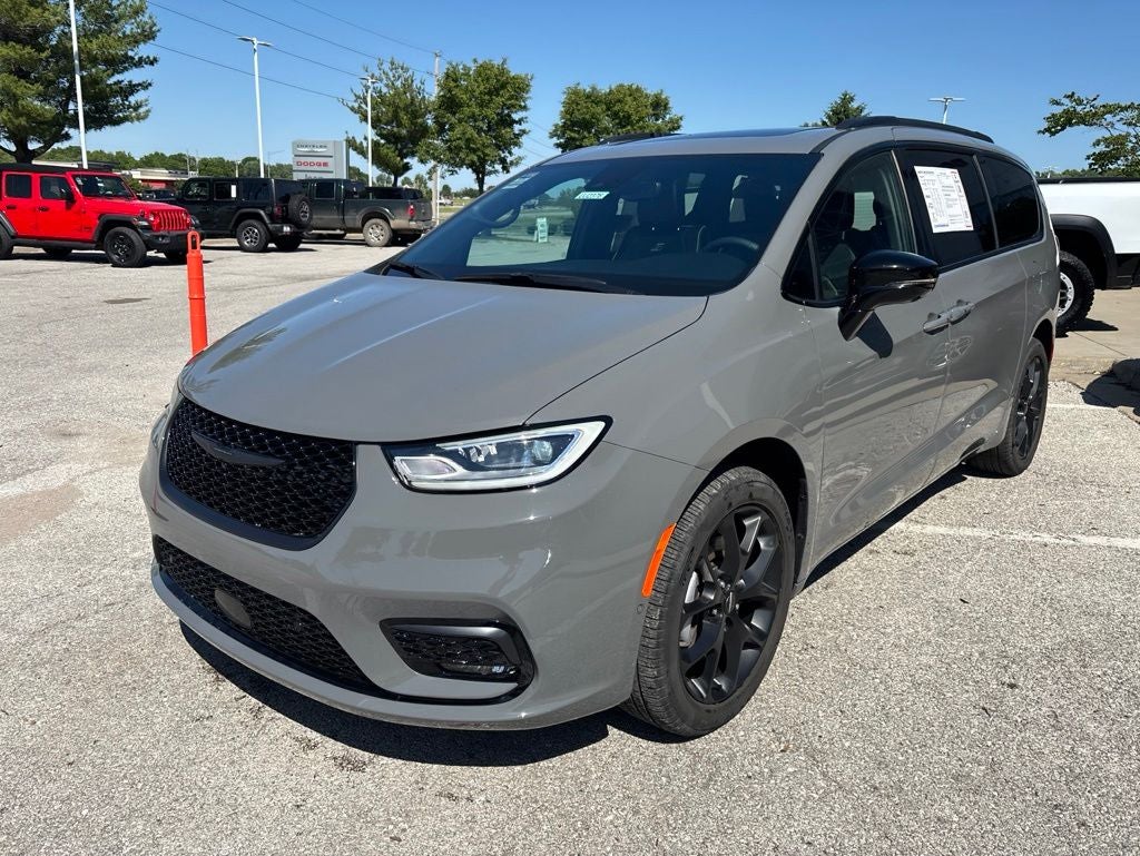 2025 Chrysler Pacifica Limited