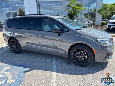 2025 Chrysler Pacifica Limited AWD