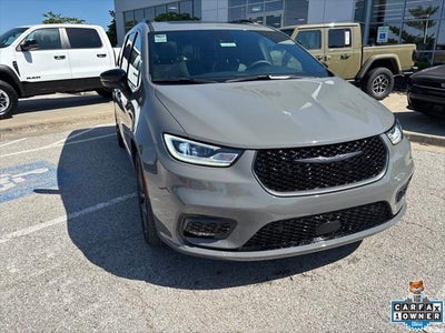 2025 Chrysler Pacifica Limited AWD