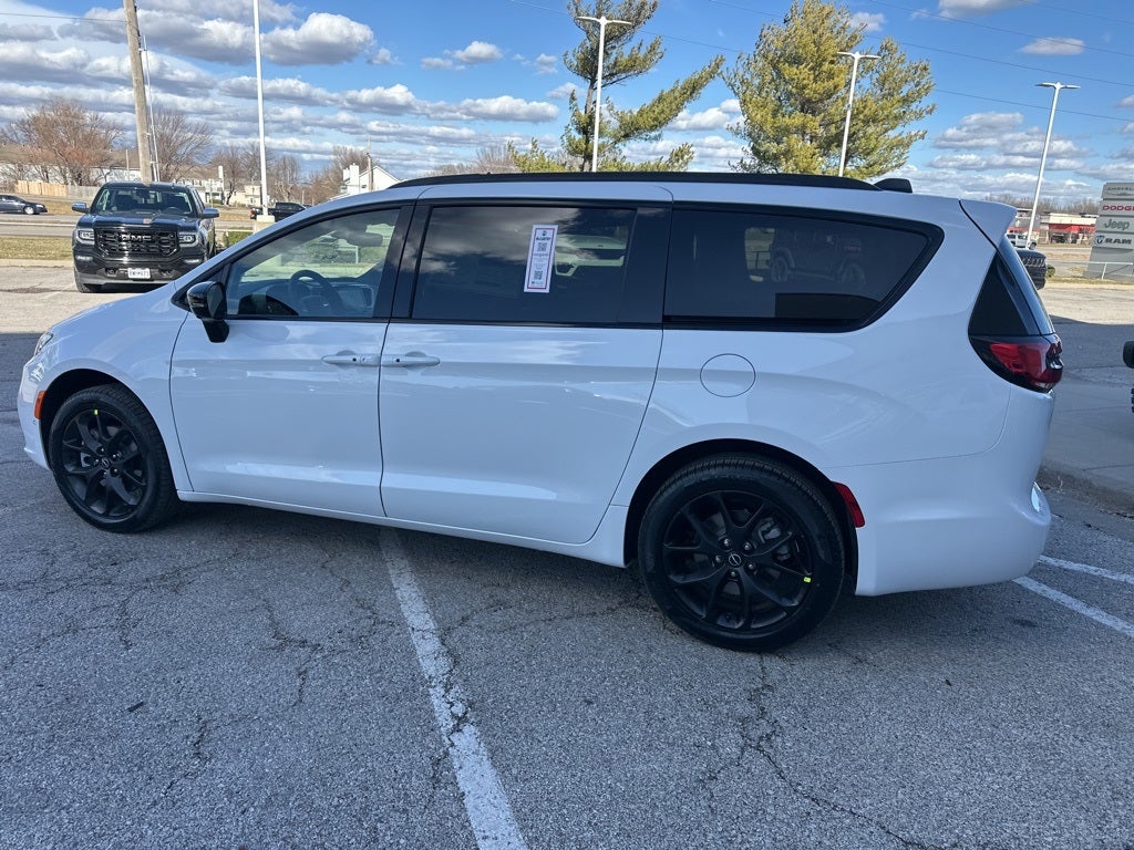 2026 Chrysler Pacifica Limited