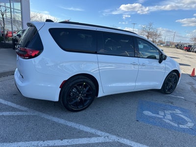 2026 Chrysler Pacifica Limited