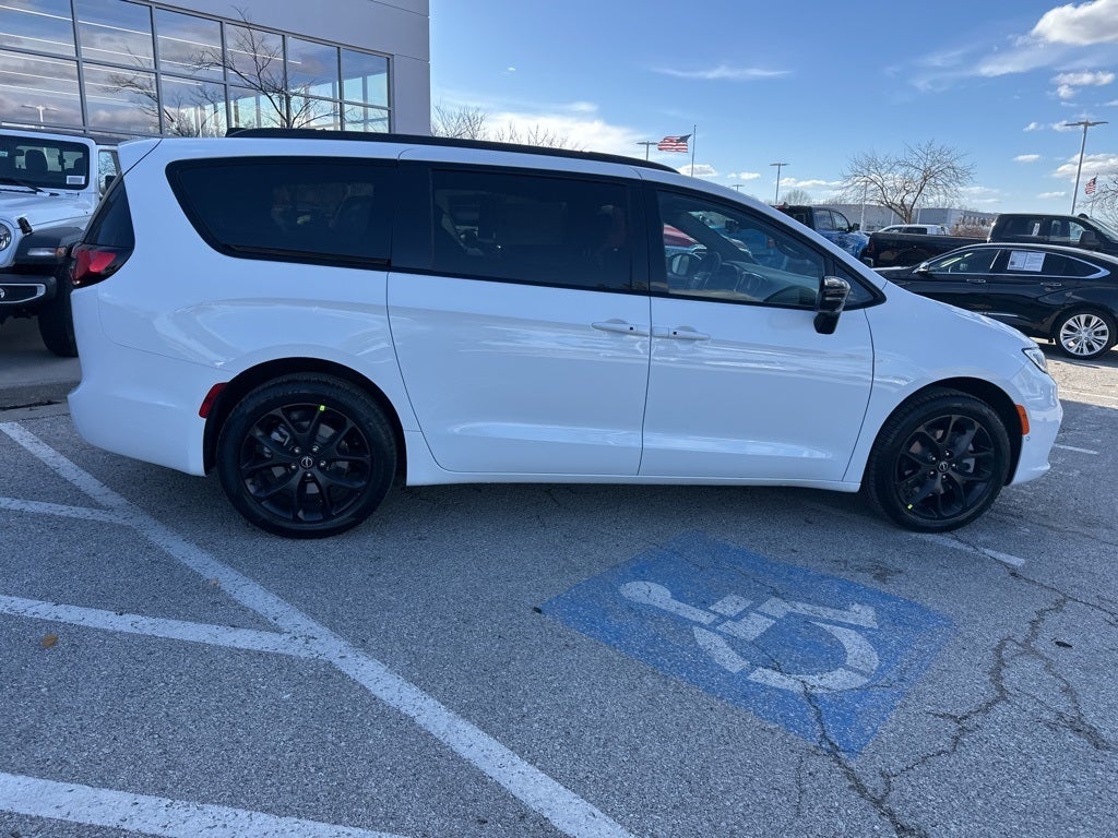 2026 Chrysler Pacifica Limited