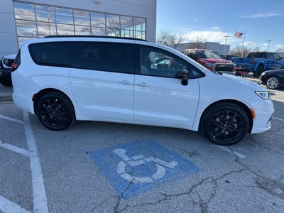 2026 Chrysler Pacifica Limited