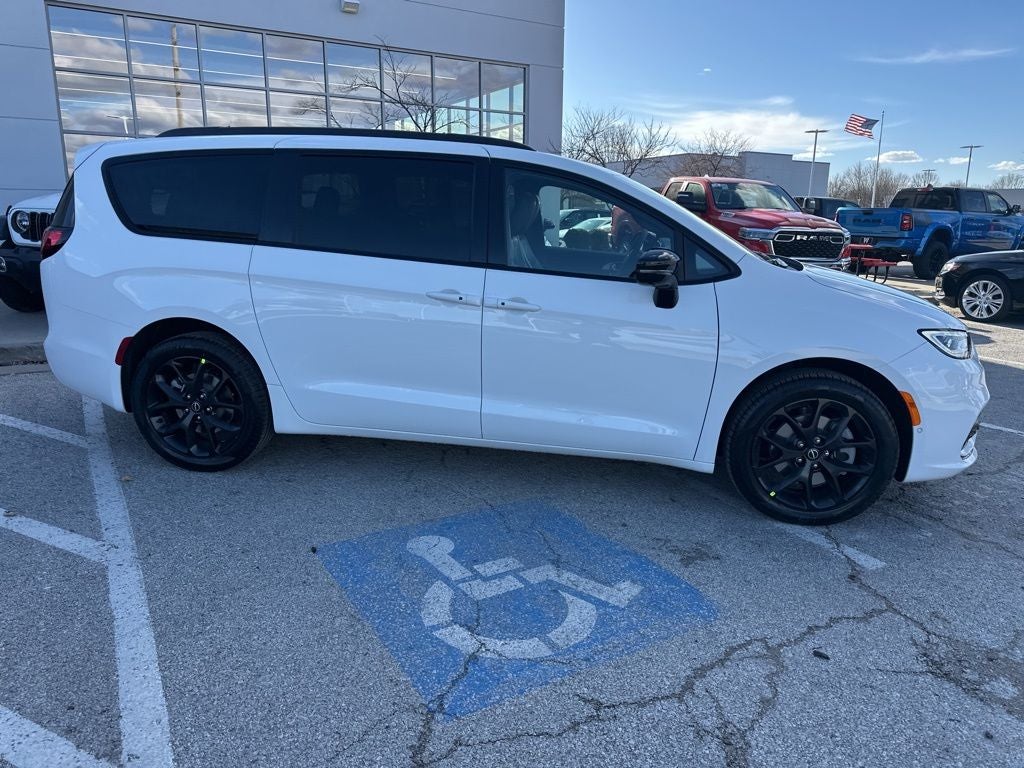 2026 Chrysler Pacifica Limited