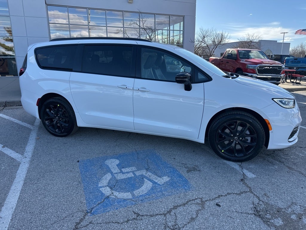 2026 Chrysler Pacifica Limited