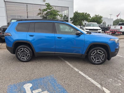 2026 Jeep Cherokee CHEROKEE LAREDO 4X4