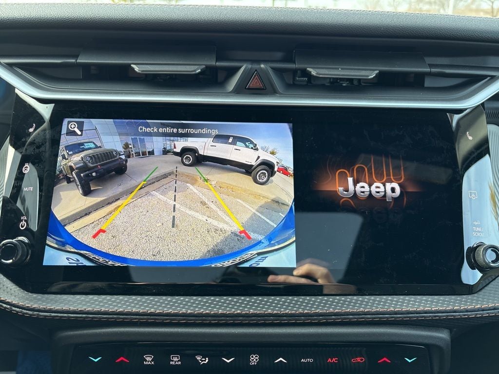 2026 Jeep Cherokee Laredo