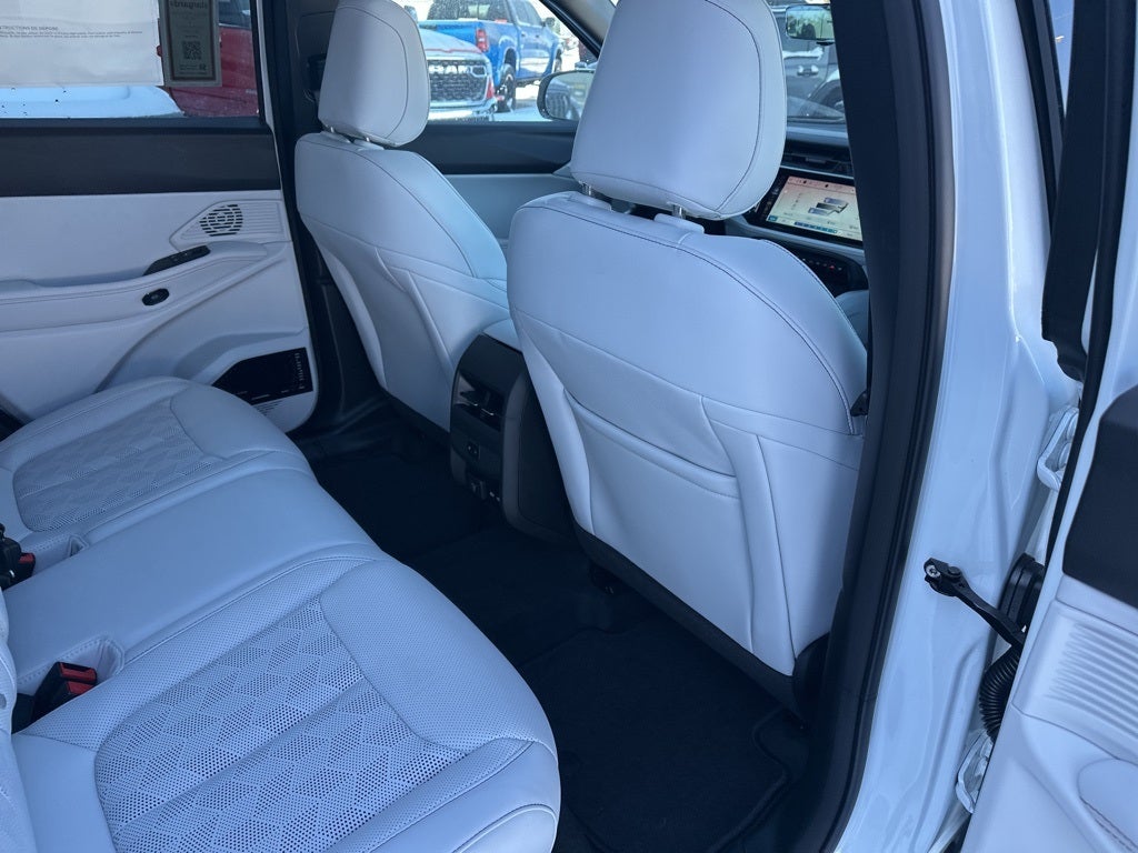 2026 Jeep Cherokee Overland