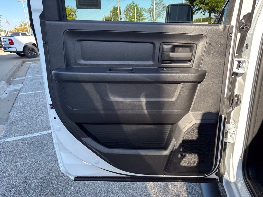 2027 RAM Ram 3500 RAM 3500 TRADESMAN CREW CAB 4X4 6'4' BOX