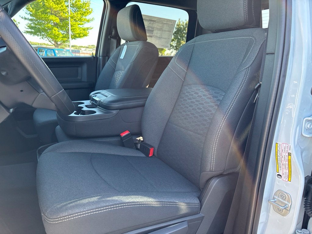 2027 RAM Ram 3500 RAM 3500 TRADESMAN CREW CAB 4X4 6'4' BOX