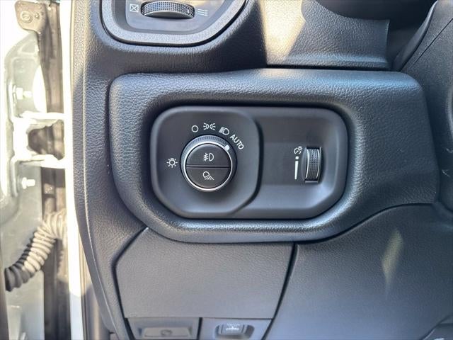 2027 RAM Ram 3500 RAM 3500 TRADESMAN CREW CAB 4X4 6'4' BOX