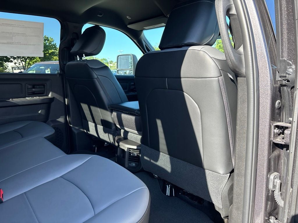 2027 RAM Ram 3500 RAM 3500 TRADESMAN CREW CAB 4X4 8' BOX