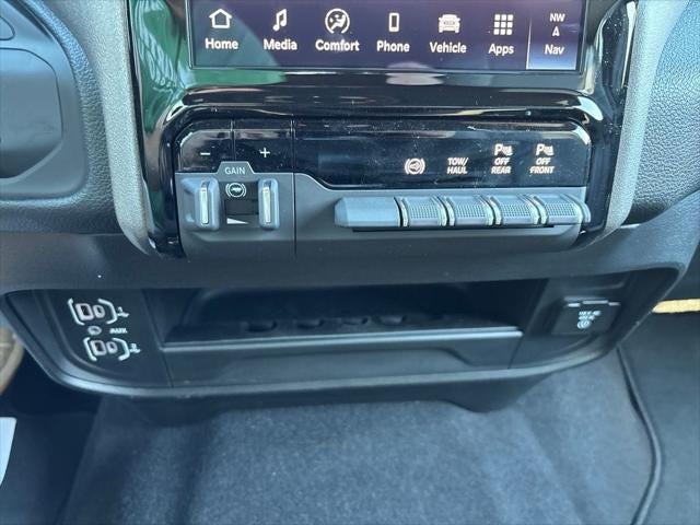 2027 RAM Ram 3500 RAM 3500 TRADESMAN CREW CAB 4X4 8' BOX