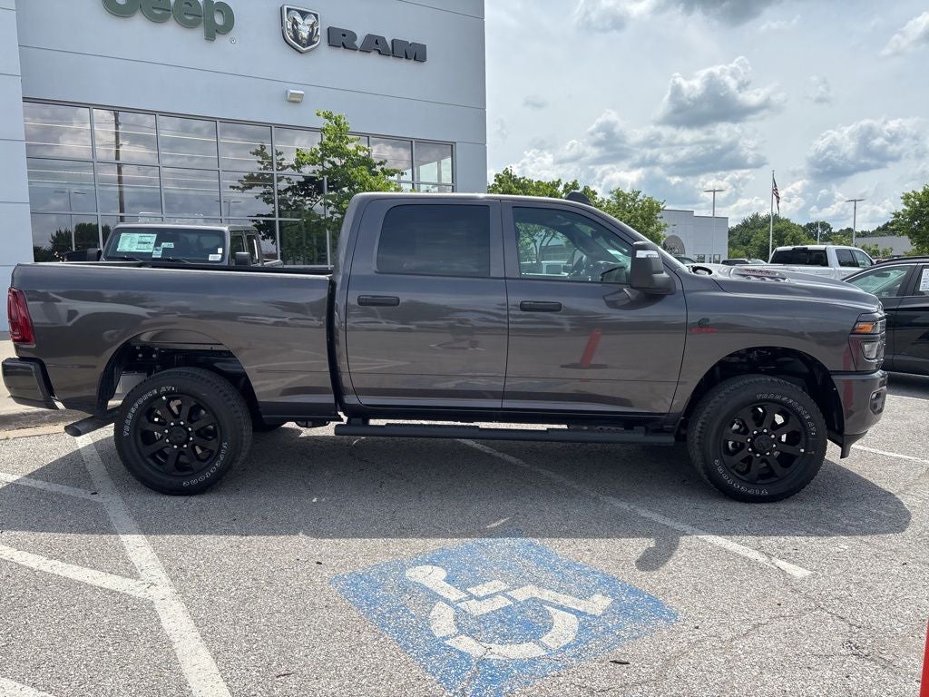 2026 RAM Ram 2500 RAM 2500 BLACK EXPRESS CREW CAB 4X4 6'4' BOX