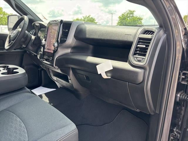 2026 RAM Ram 2500 RAM 2500 BLACK EXPRESS CREW CAB 4X4 6'4' BOX