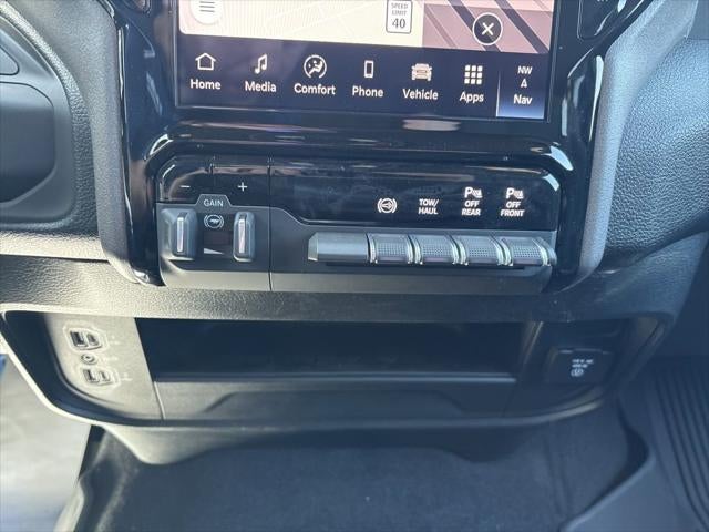 2026 RAM Ram 2500 RAM 2500 BLACK EXPRESS CREW CAB 4X4 6'4' BOX
