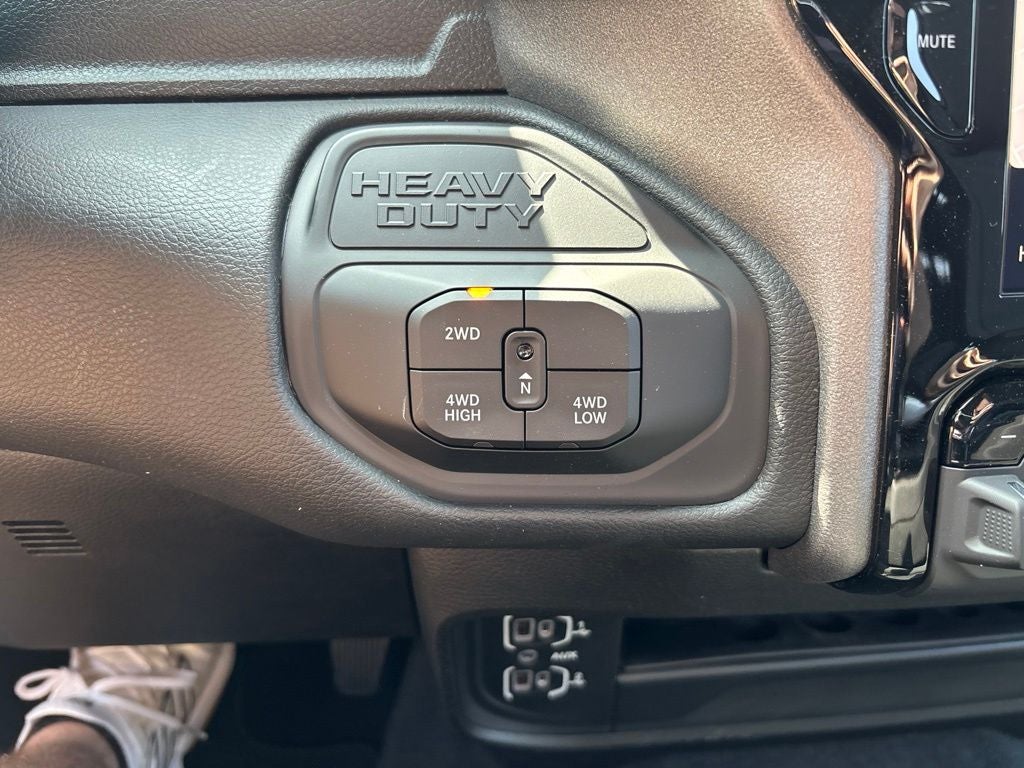 2026 RAM Ram 2500 RAM 2500 BLACK EXPRESS CREW CAB 4X4 6'4' BOX