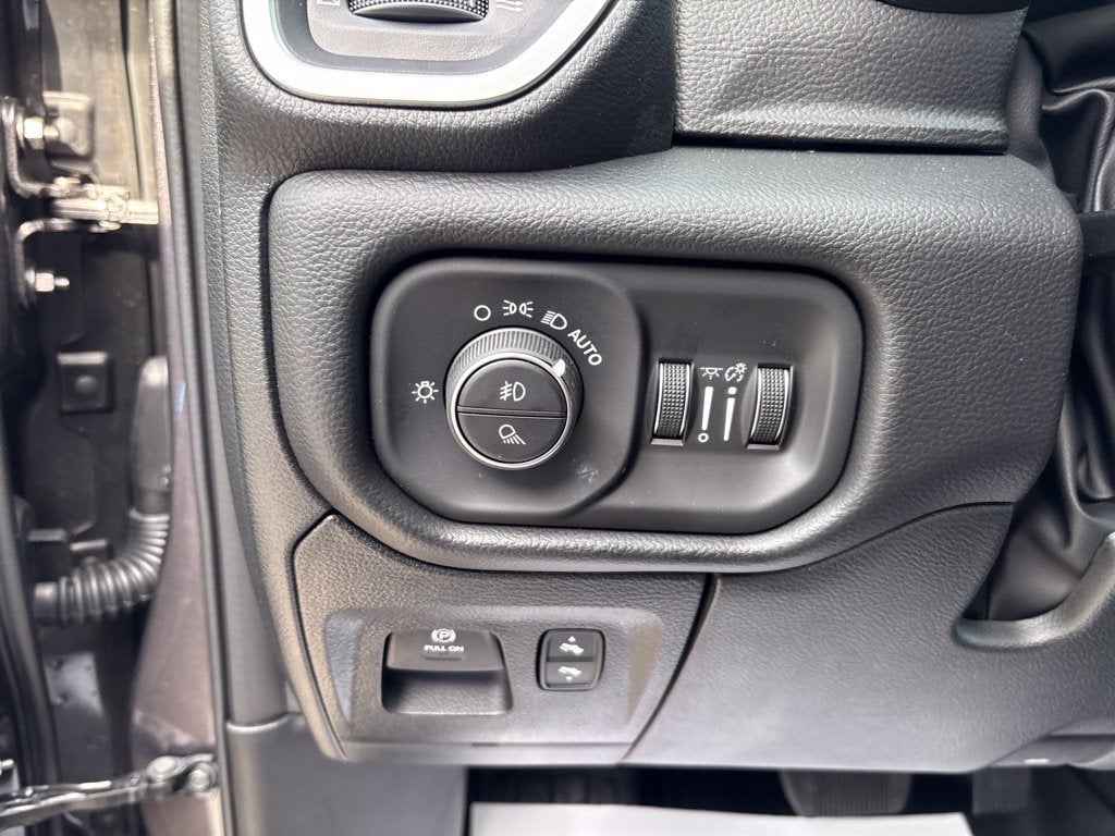 2027 RAM Ram 1500 RAM 1500 BIG HORN CREW CAB 4X4 5'7' BOX