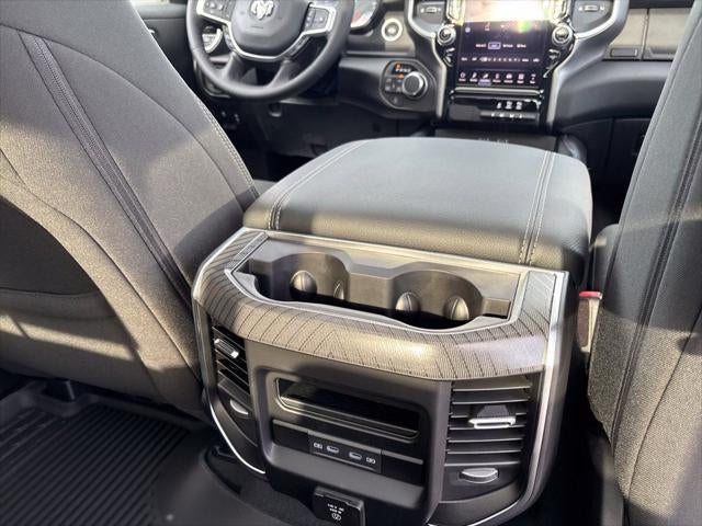 2027 RAM Ram 1500 RAM 1500 BIG HORN CREW CAB 4X4 5'7' BOX