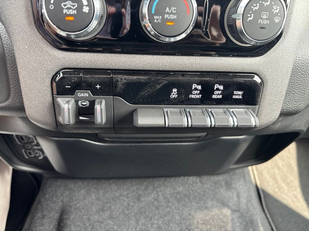 2026 RAM Ram 1500 RAM 1500 TRADESMAN CREW CAB 4X4 5'7' BOX