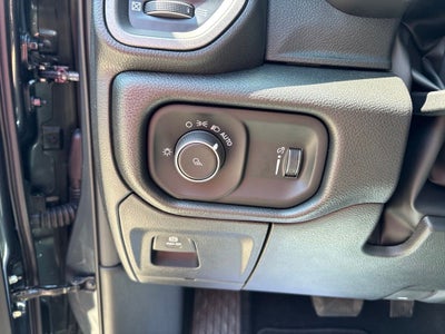2026 RAM 1500 RAM 1500 TRADESMAN CREW CAB 4X4 5'7' BOX