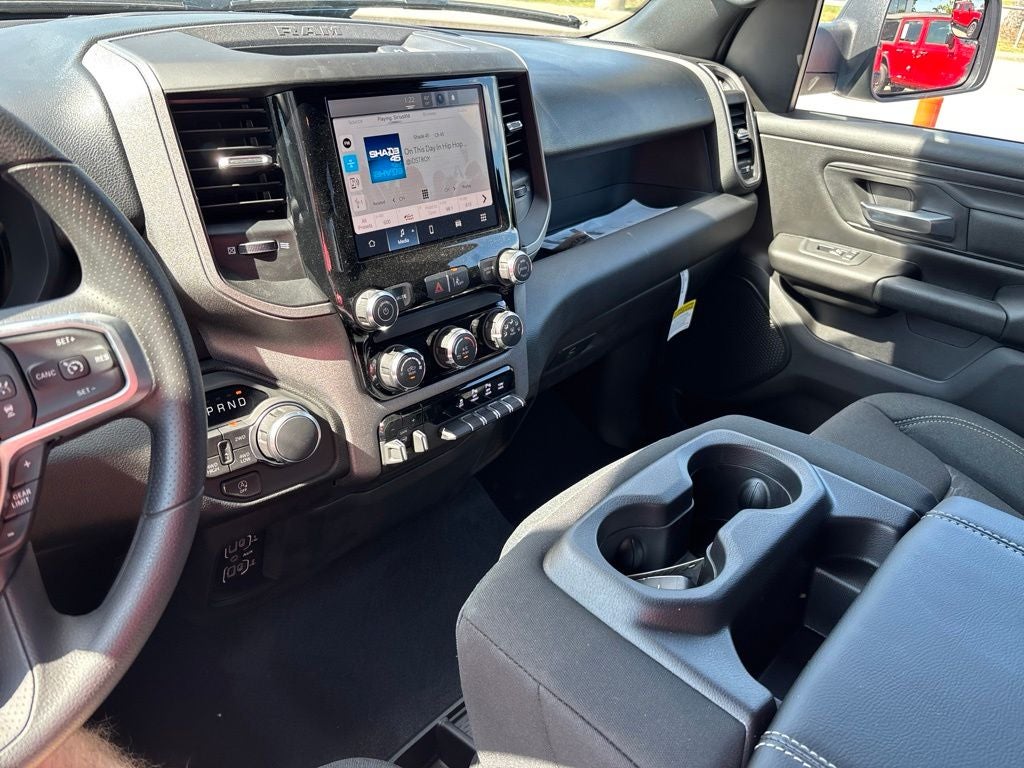 2026 RAM 1500 RAM 1500 TRADESMAN CREW CAB 4X4 5'7' BOX