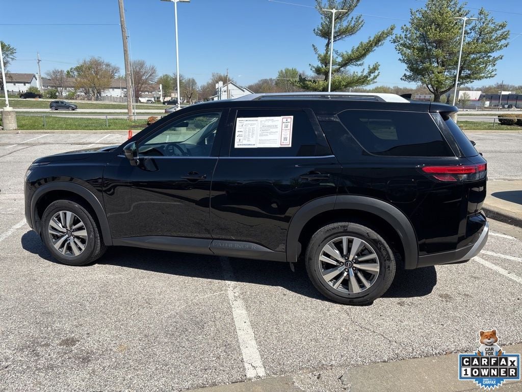 2025 Nissan Pathfinder SL