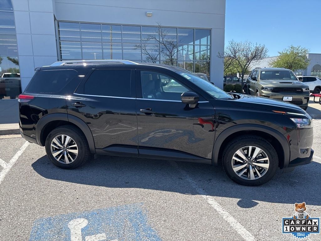 2025 Nissan Pathfinder SL