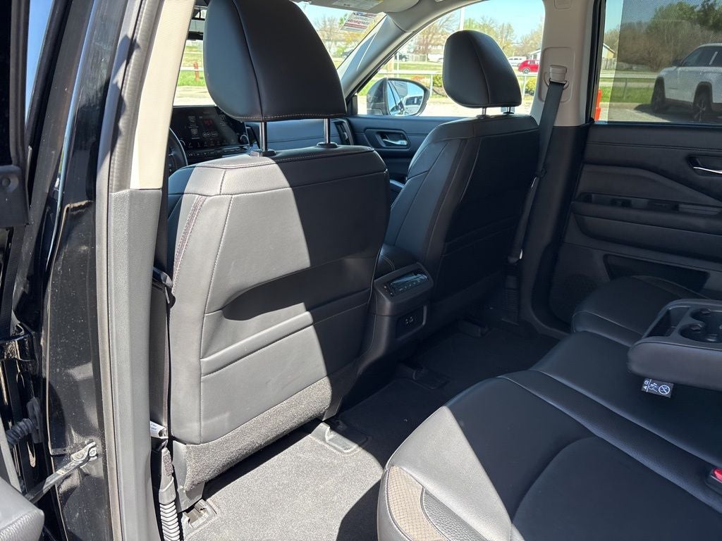 2025 Nissan Pathfinder SL