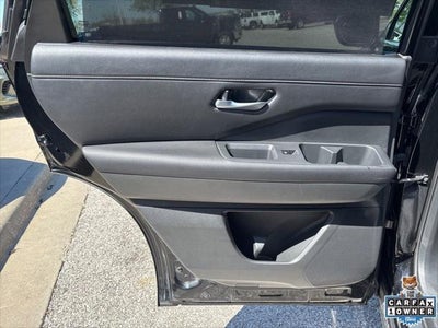 2025 Nissan Pathfinder SL FWD