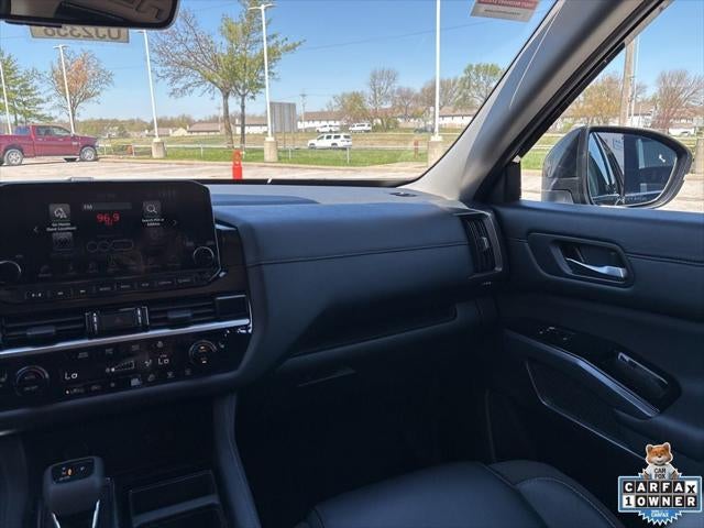 2025 Nissan Pathfinder SL FWD