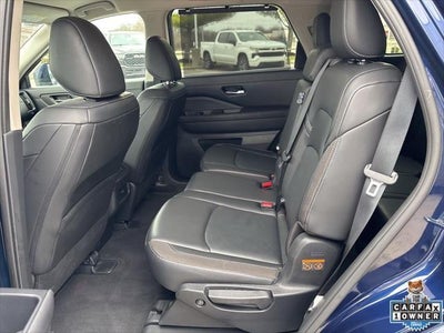 2025 Nissan Pathfinder SL FWD