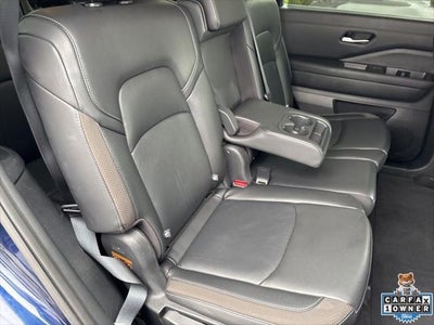 2025 Nissan Pathfinder SL FWD