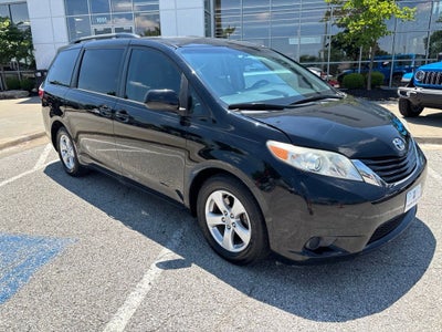 2017 Toyota Sienna LE 8 Passenger