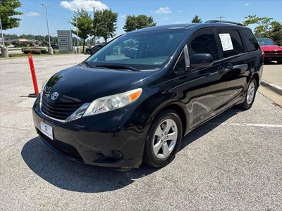 2017 Toyota Sienna LE 8 Passenger