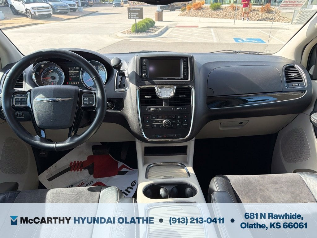 2016 Chrysler Town & Country Limited