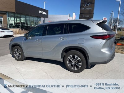 2022 Toyota Highlander Hybrid XLE