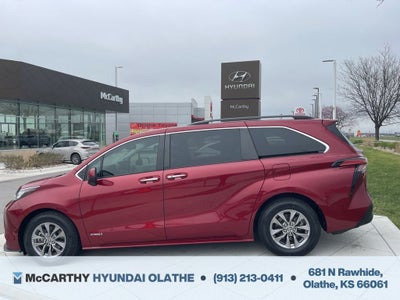 2021 Toyota Sienna XLE 8 Passenger