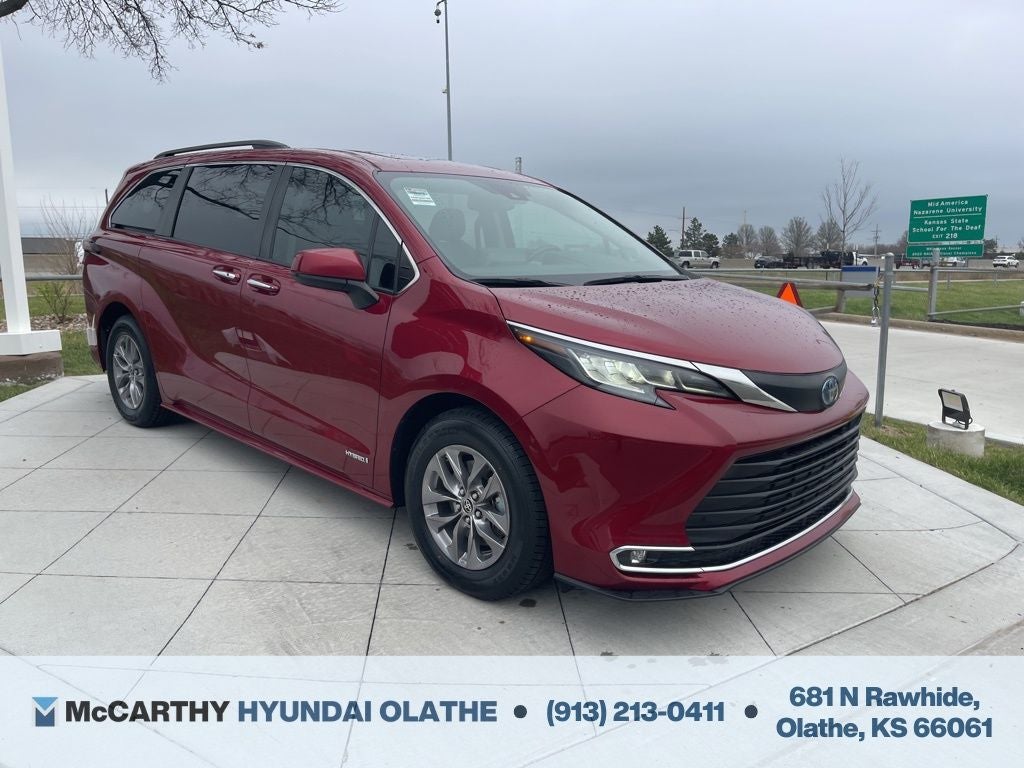 2021 Toyota Sienna XLE 8 Passenger