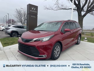 2021 Toyota Sienna XLE 8 Passenger