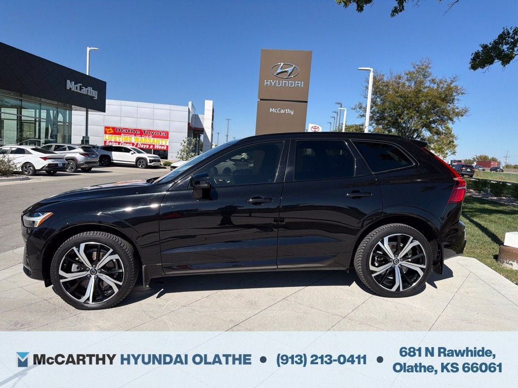 2022 Volvo XC60 B6 R-Design