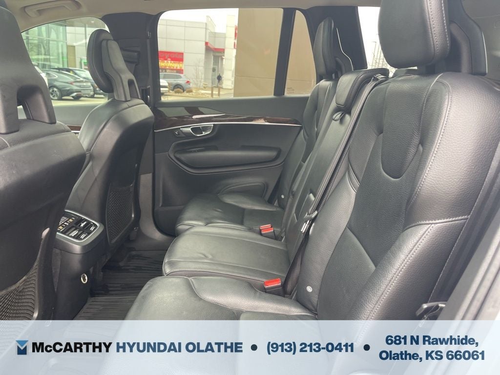 2016 Volvo XC90 T6 Momentum